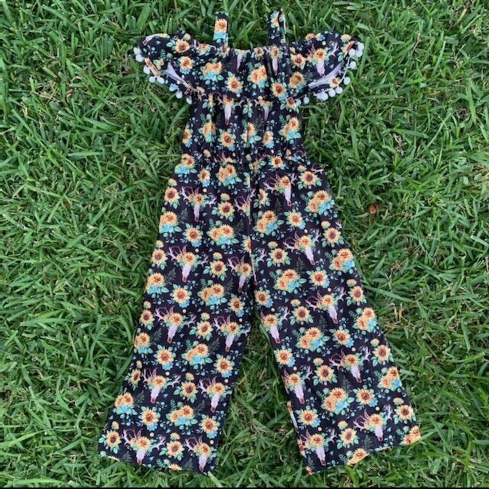 Boutique Custom Cowhead and Sunflower Jumpsuit‎ 7/8 Years (NEW)